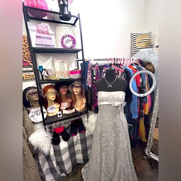 Unlisted item for sale
 Stick around for a FREE GIVEAWAY DURING LIVE SHOW👈🏾🍾🎉 - Picture 1 of 1